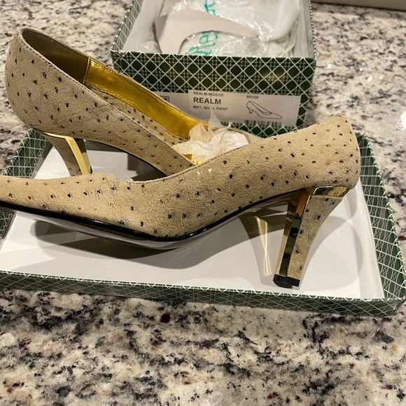 J. Renee Elvira Heels - Picture 5 of 6